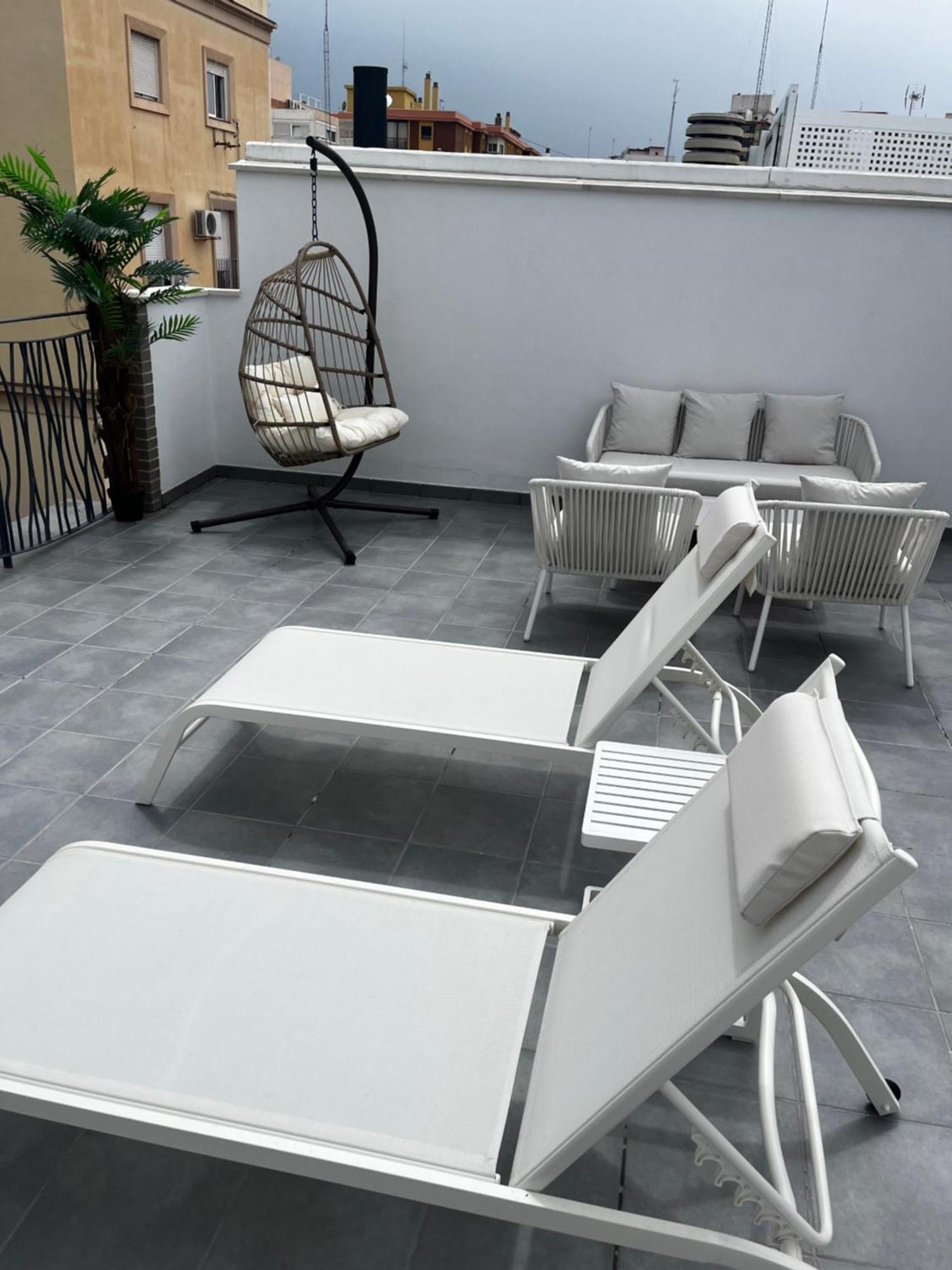 Lovely Close By Center Apartment